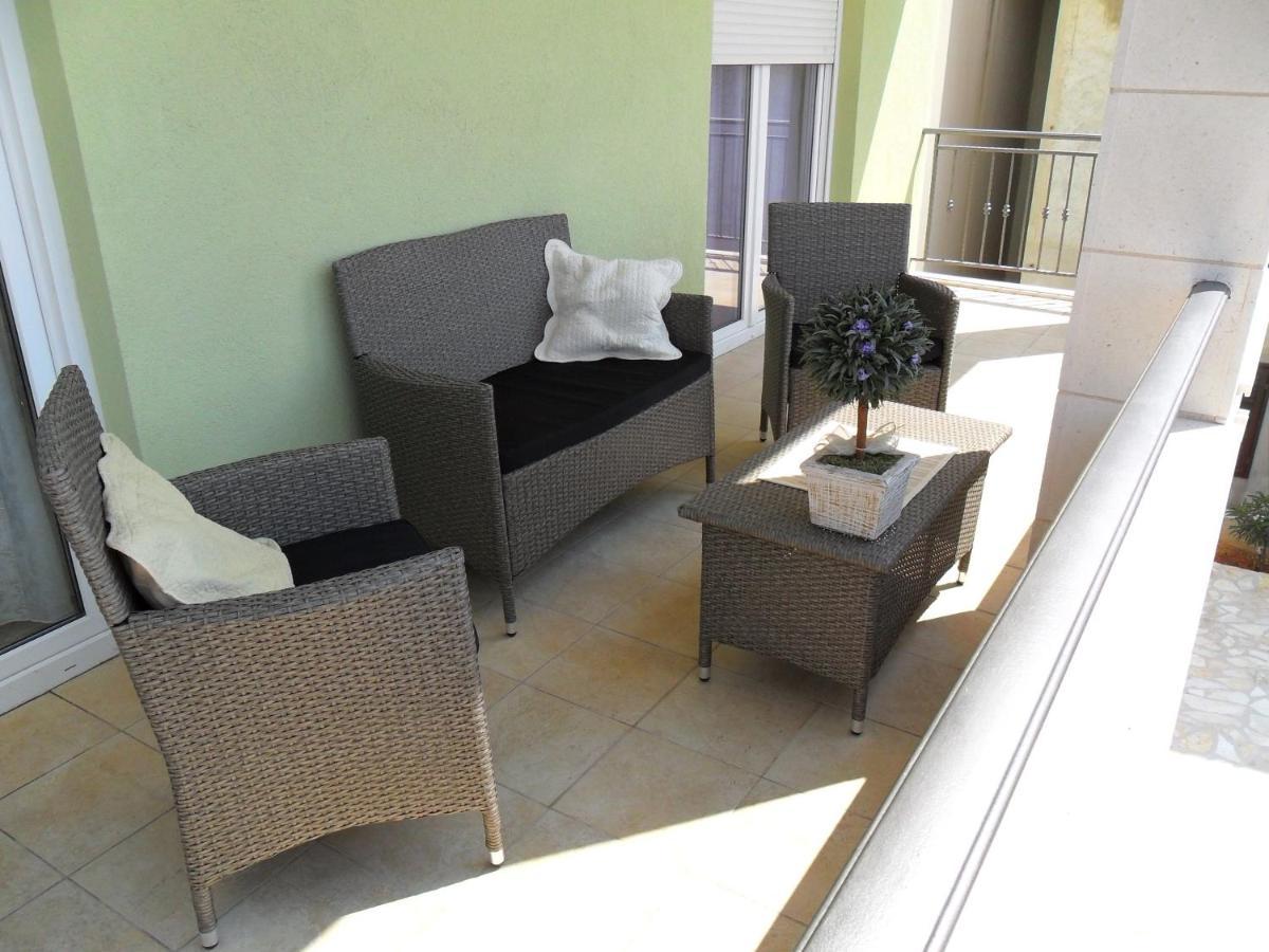 Apartments Maras Primosten Luaran gambar