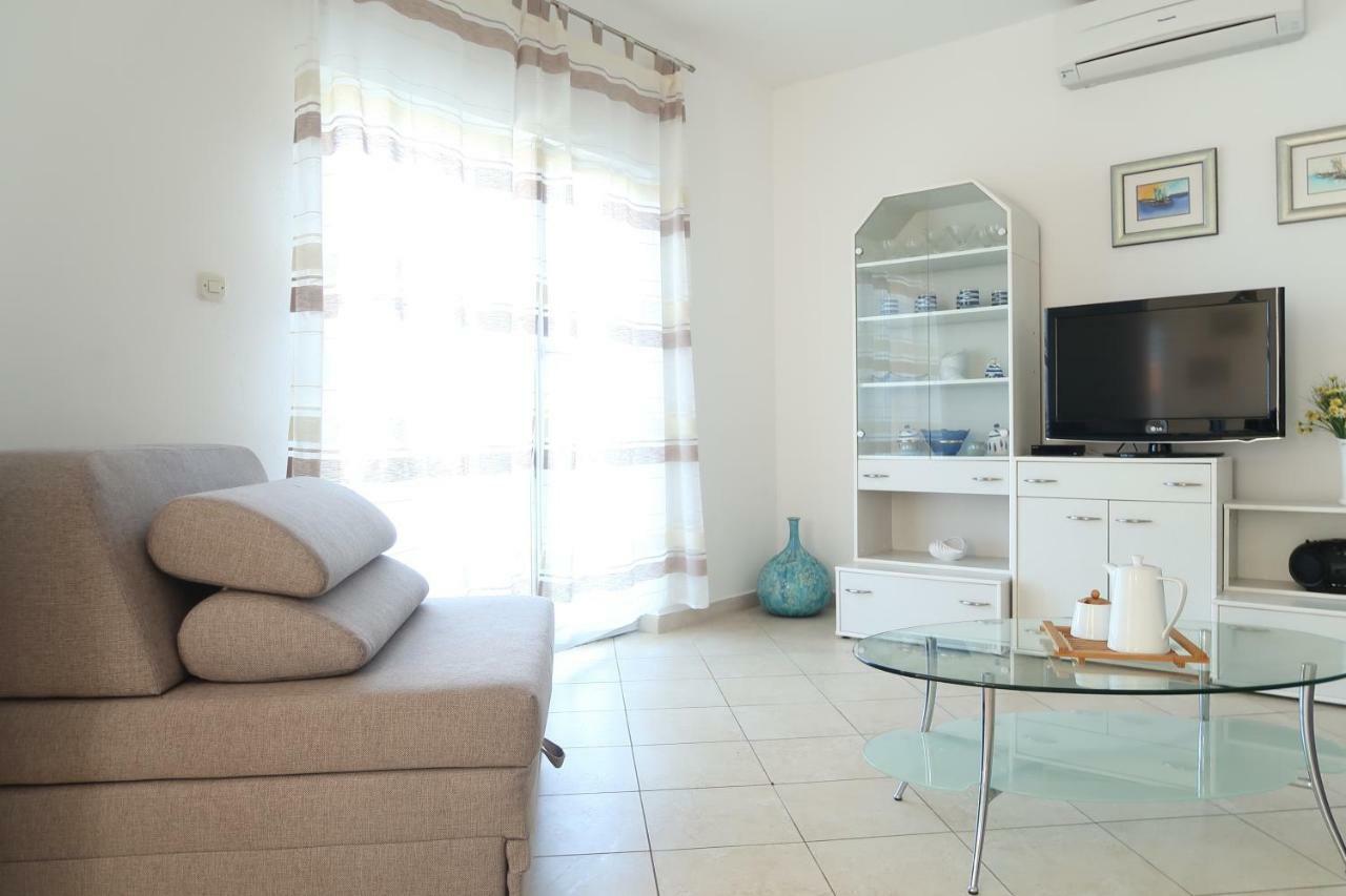 Apartments Maras Primosten Luaran gambar