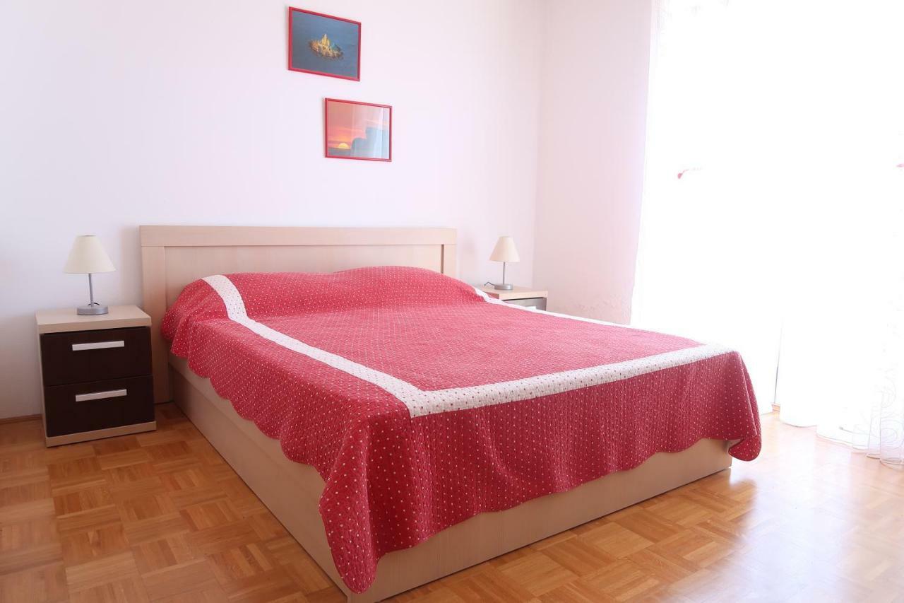 Apartments Maras Primosten Luaran gambar
