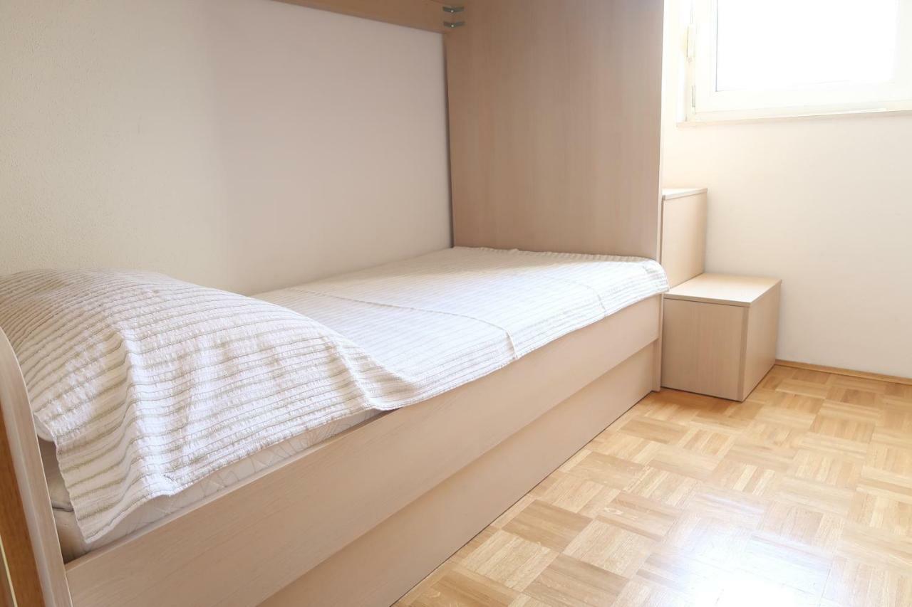 Apartments Maras Primosten Luaran gambar