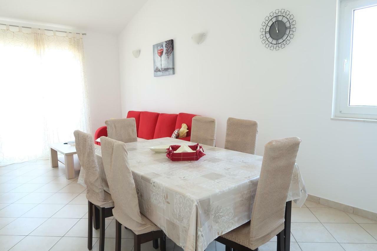 Apartments Maras Primosten Luaran gambar