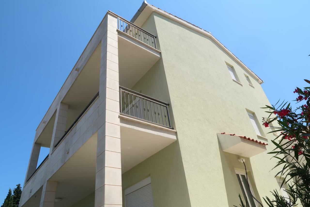 Apartments Maras Primosten Luaran gambar