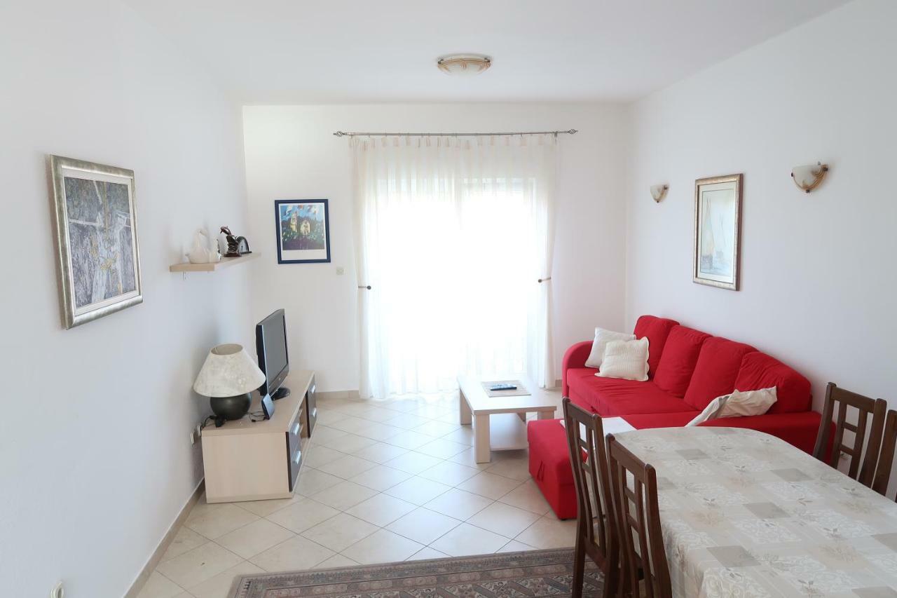 Apartments Maras Primosten Luaran gambar
