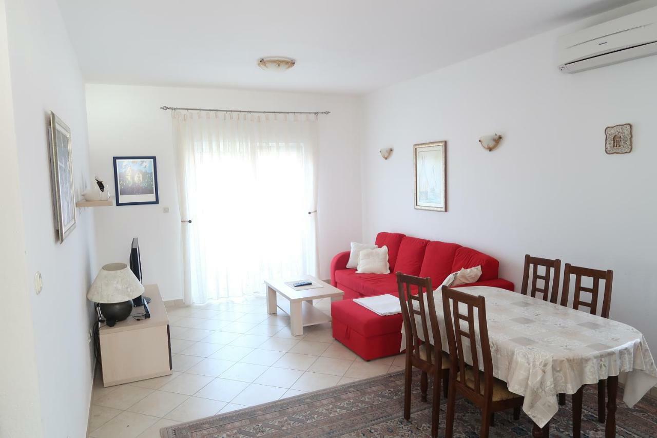 Apartments Maras Primosten Luaran gambar