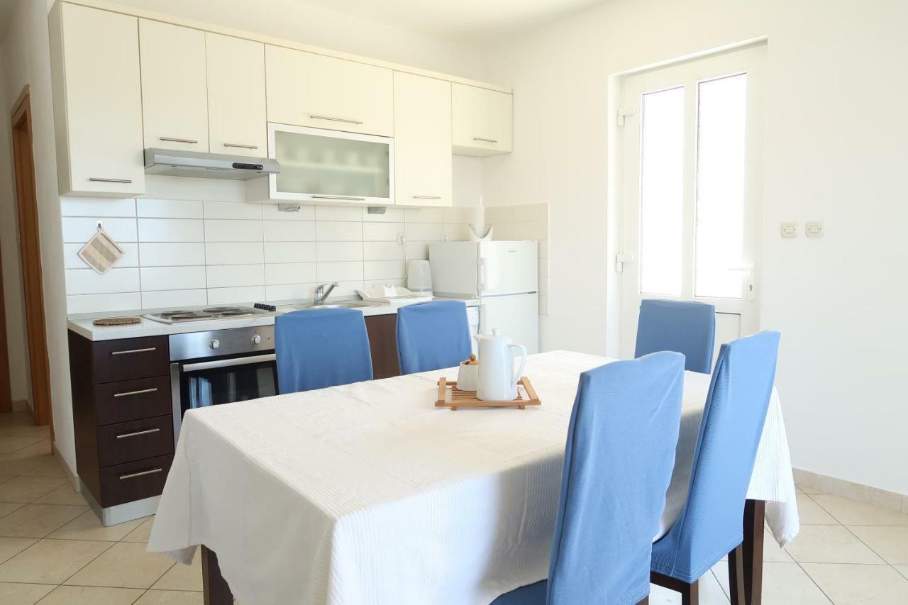 Apartments Maras Primosten Luaran gambar