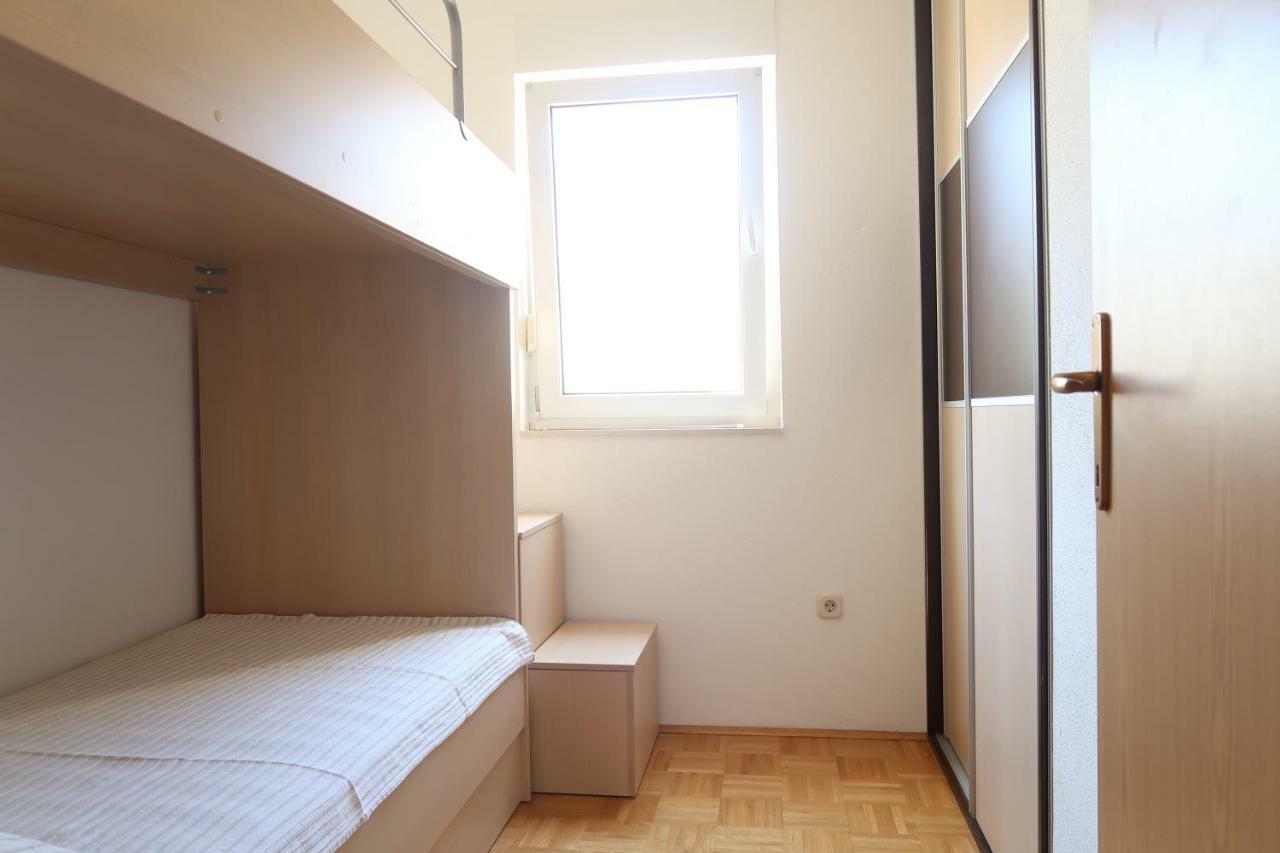 Apartments Maras Primosten Luaran gambar