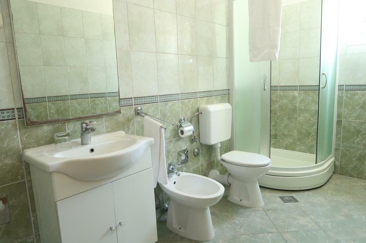 Apartments Maras Primosten Luaran gambar