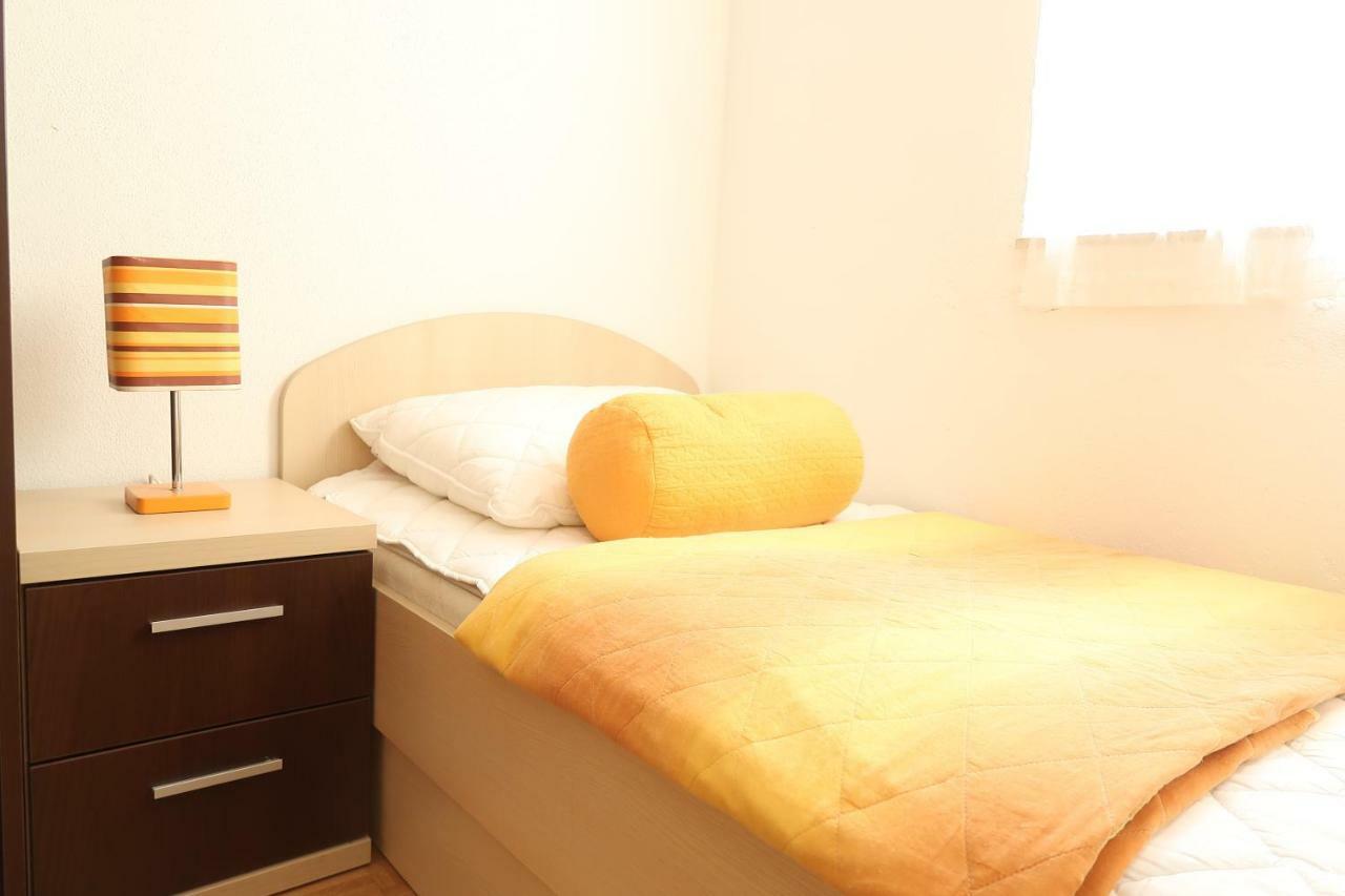Apartments Maras Primosten Luaran gambar