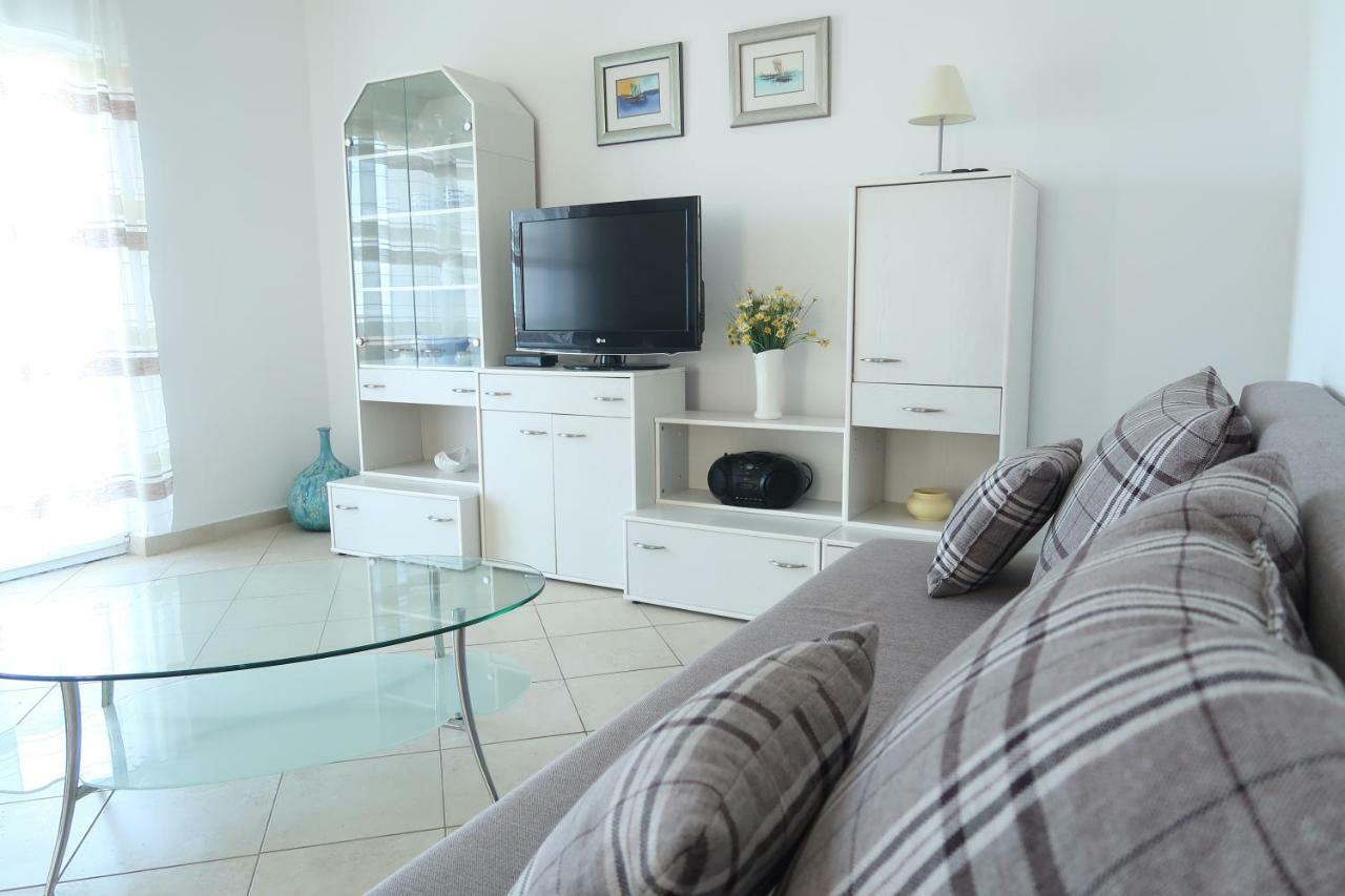 Apartments Maras Primosten Luaran gambar