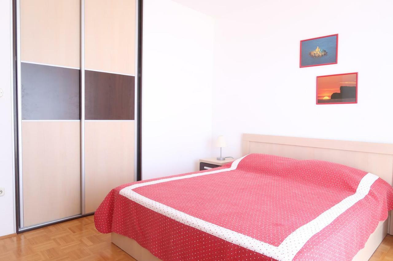 Apartments Maras Primosten Luaran gambar