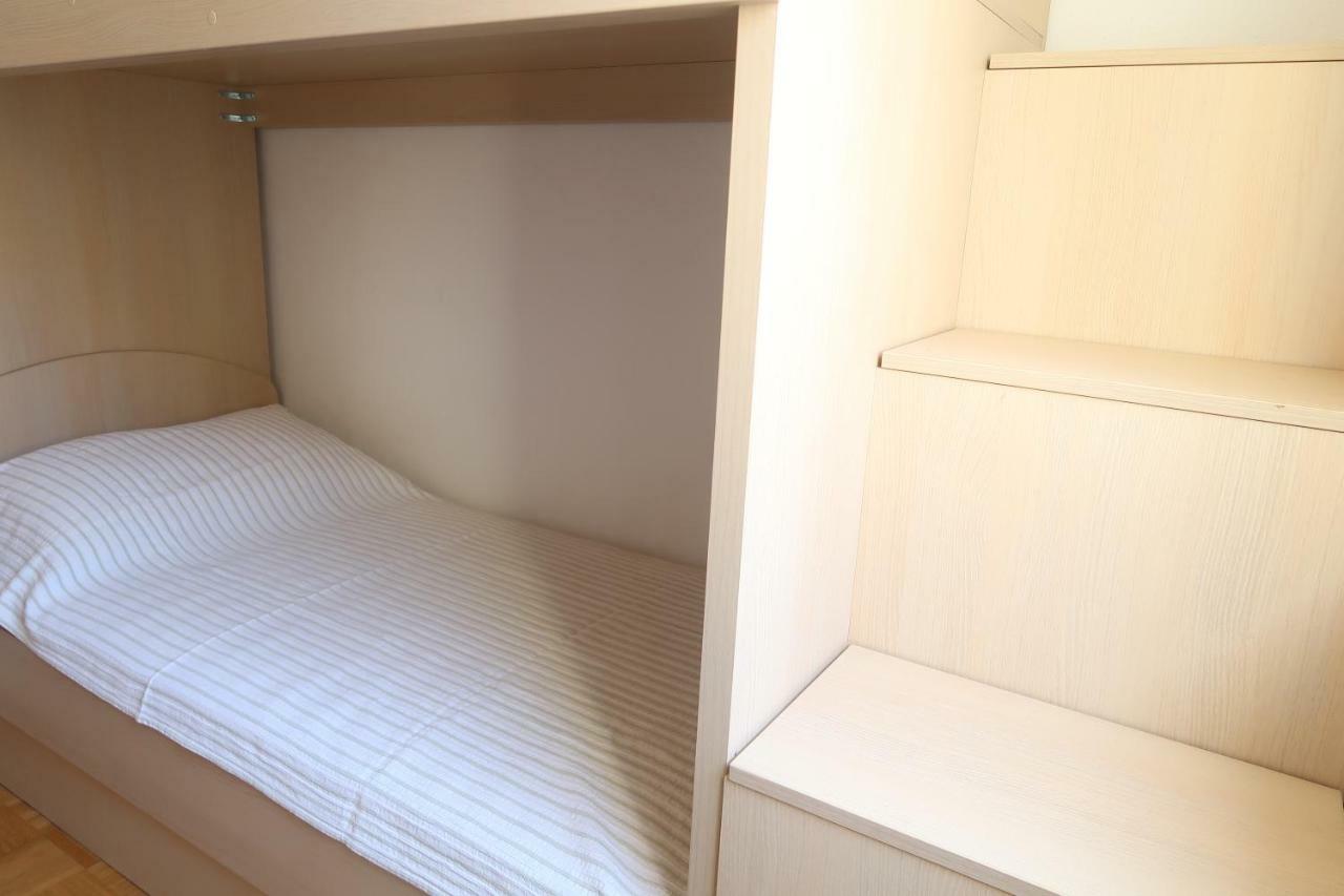 Apartments Maras Primosten Luaran gambar