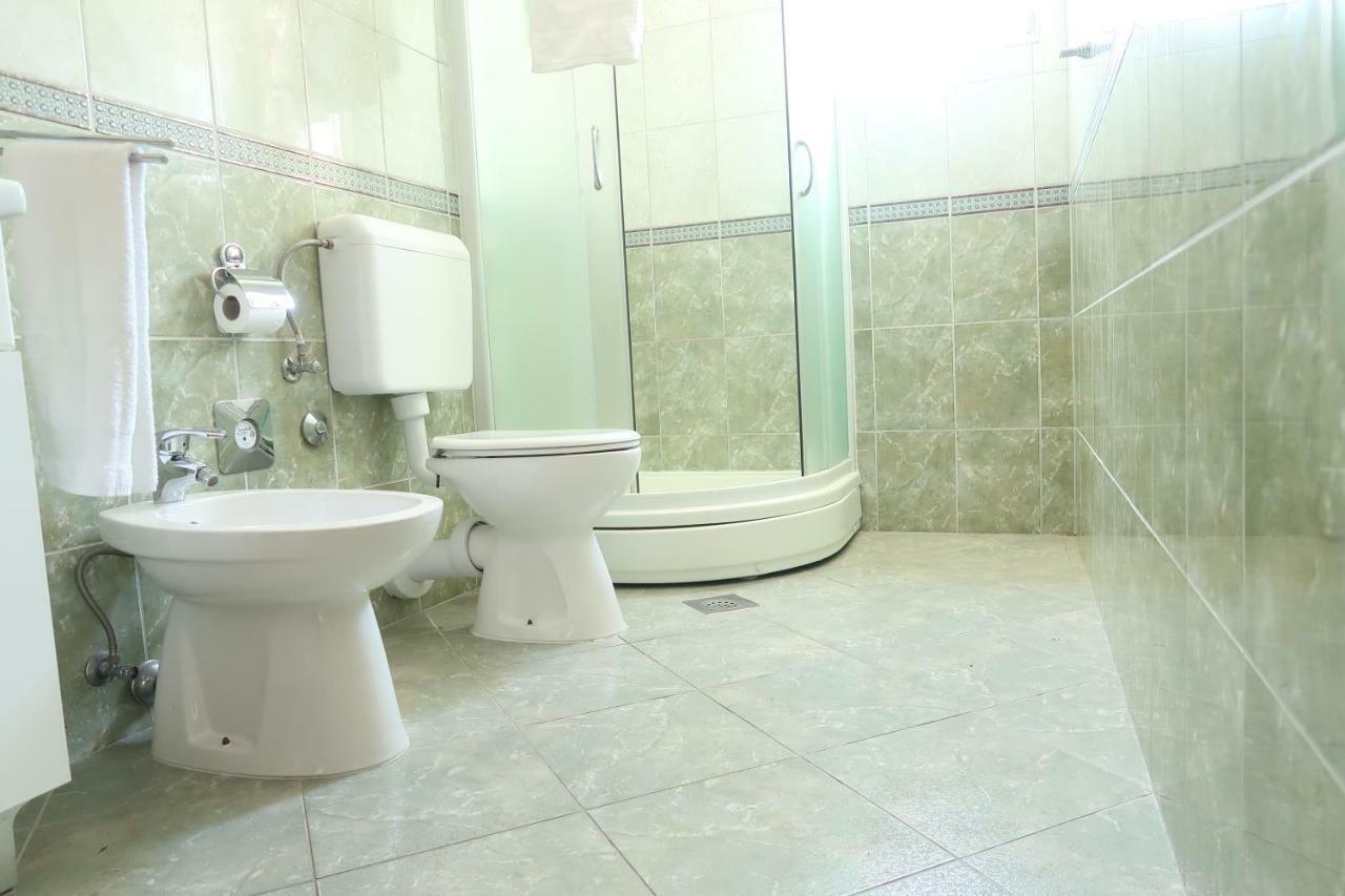 Apartments Maras Primosten Luaran gambar