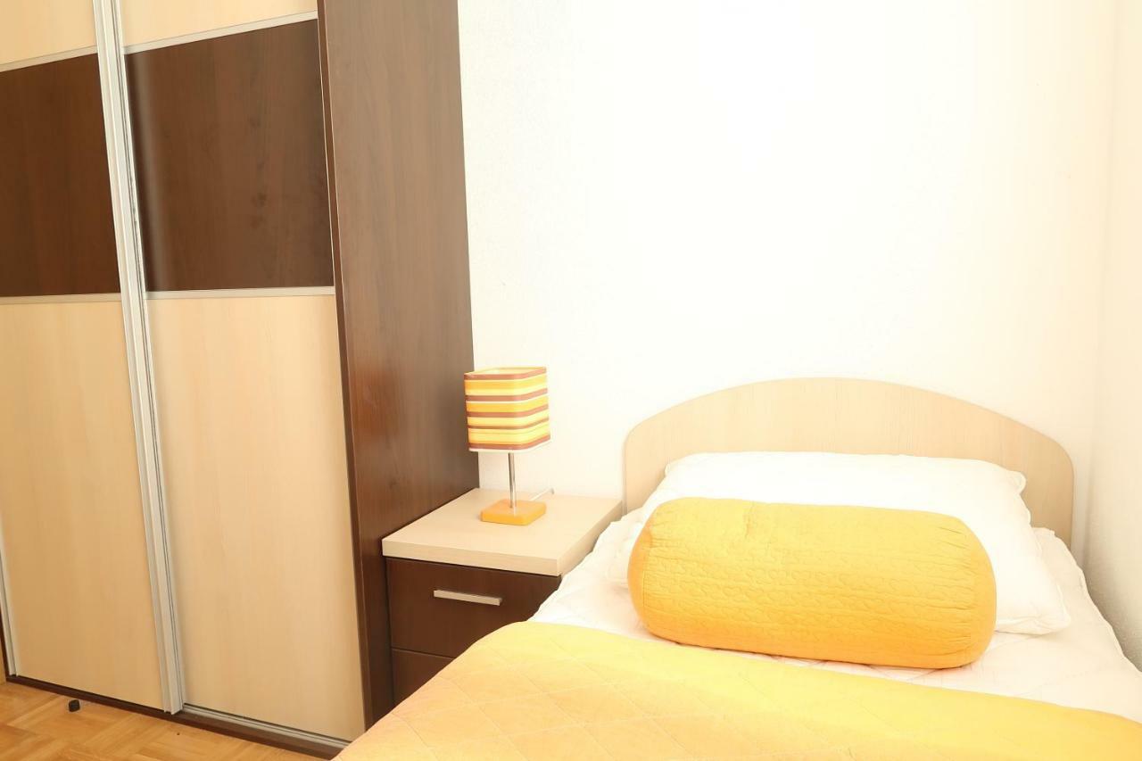 Apartments Maras Primosten Luaran gambar