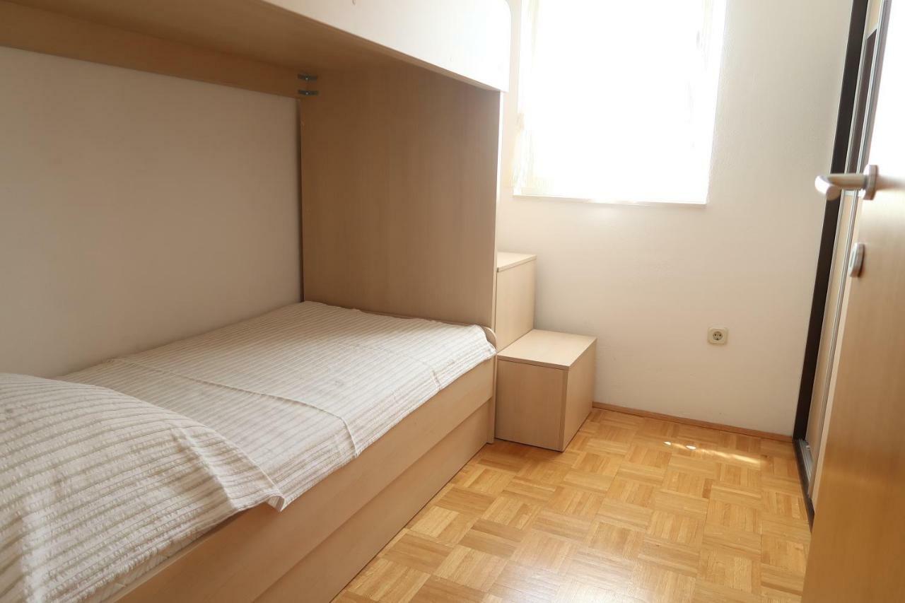 Apartments Maras Primosten Luaran gambar