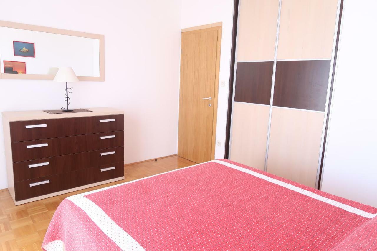 Apartments Maras Primosten Luaran gambar