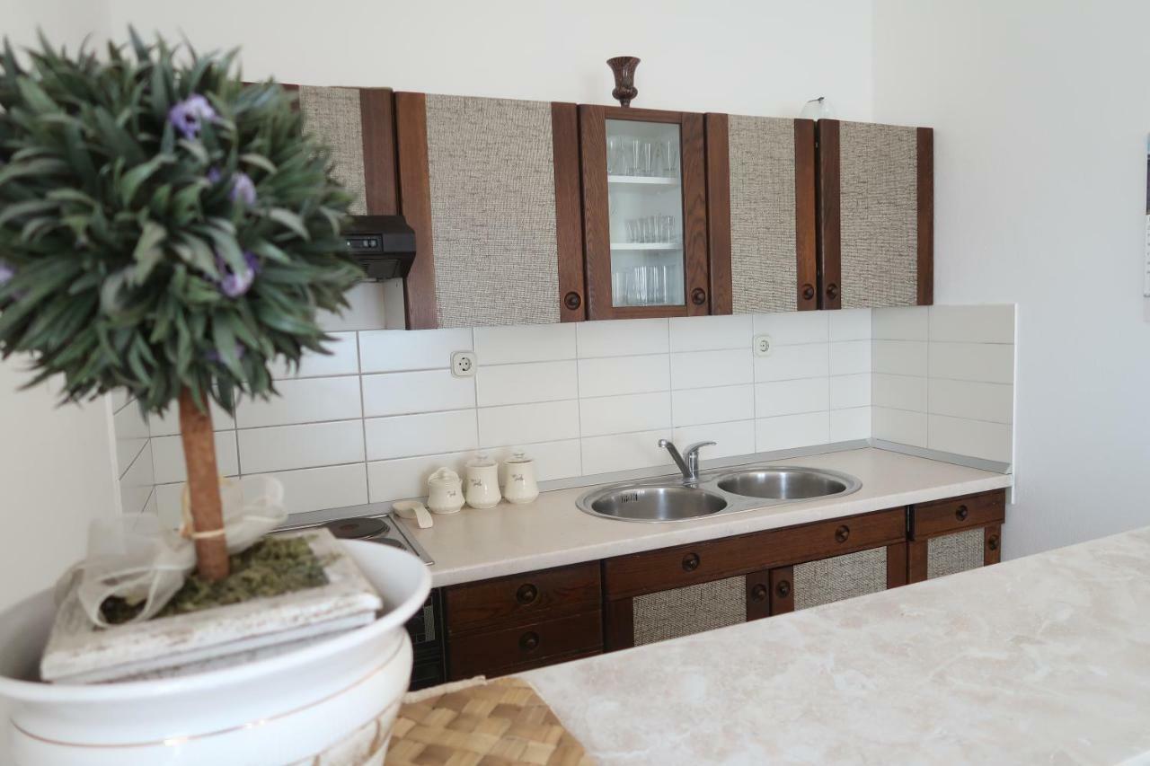 Apartments Maras Primosten Luaran gambar